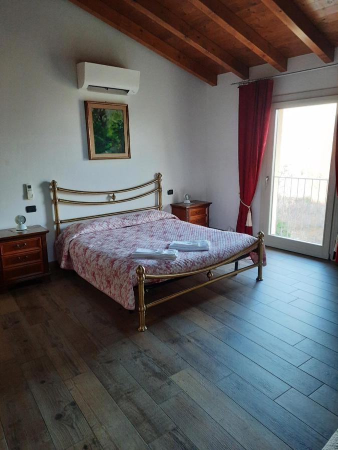B&B Casa Santa Lucia Манерба дел Гарда Стая снимка